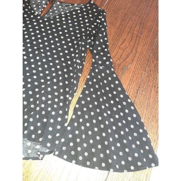 Small Express Black Tan White Flared Long Sleeve Blouse - Picture 3 of 4